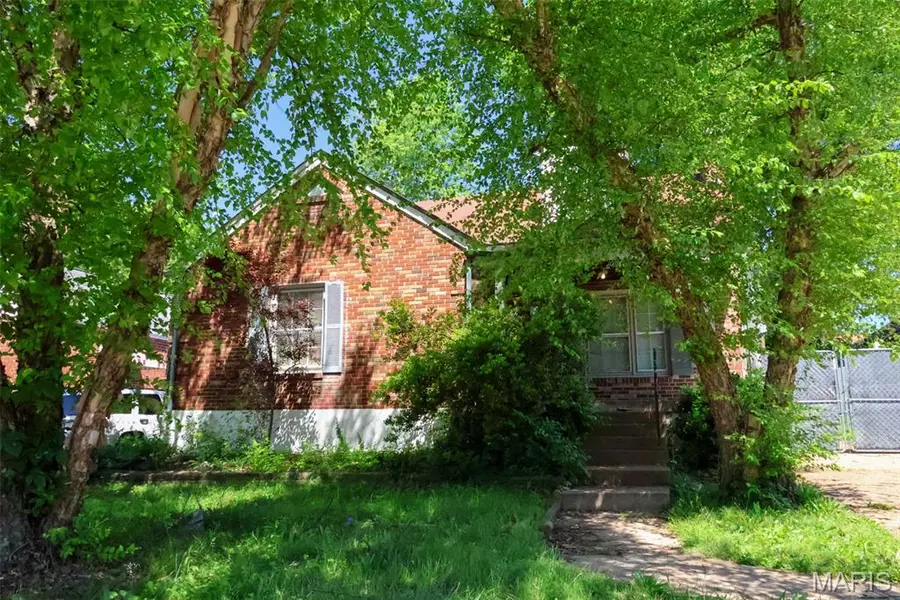 1067 Melvin AVE, St Louis, MO 63137