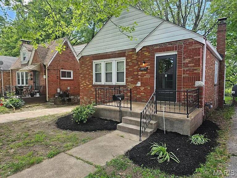 10071 Diamond DR, Riverview, MO 63137