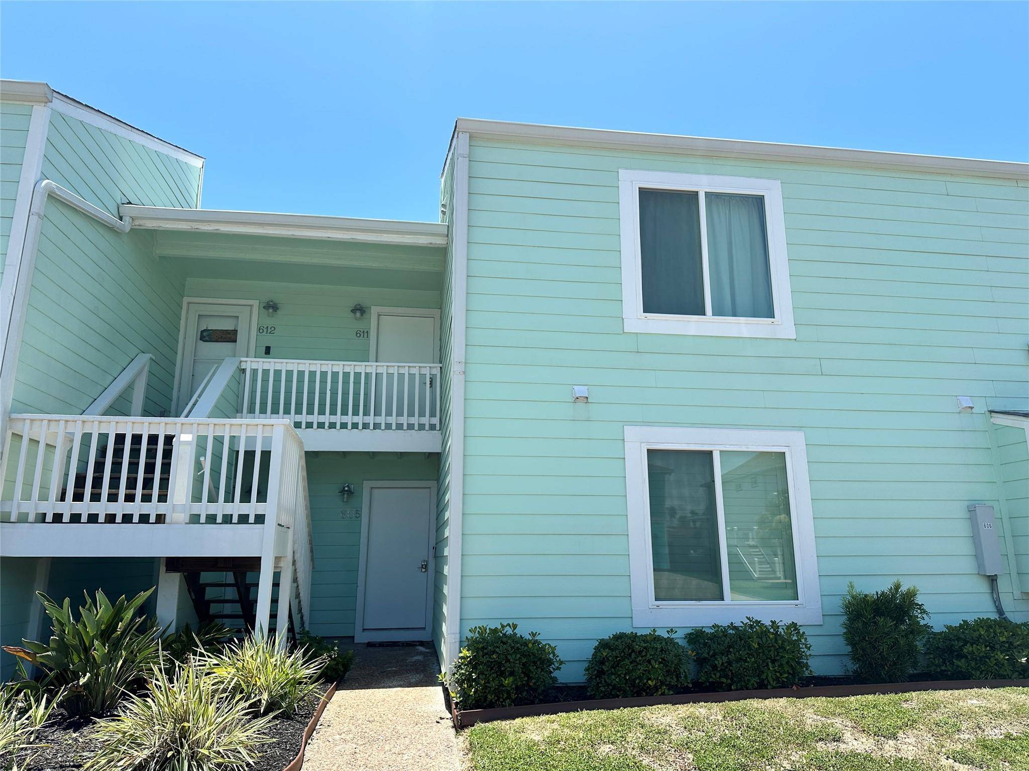 611 Lauderdale DR, Rockport, TX 78382