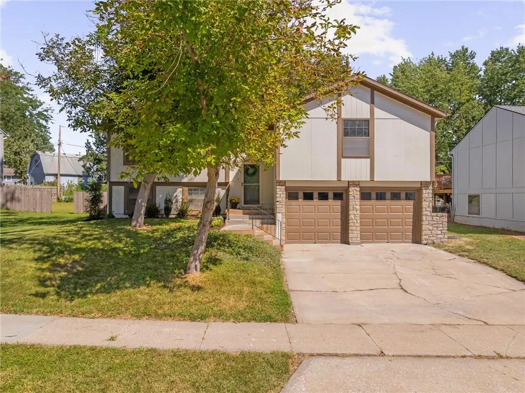 2116 E Mohawk DR, Olathe, KS 66062