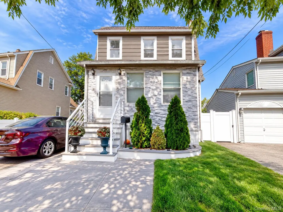 29 Cambridge ST, Valley Stream, NY 11581