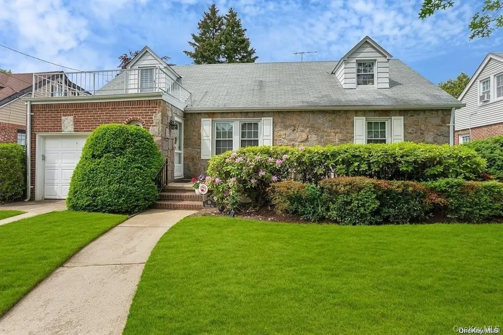 89 Beverly AVE, Floral Park, NY 11001