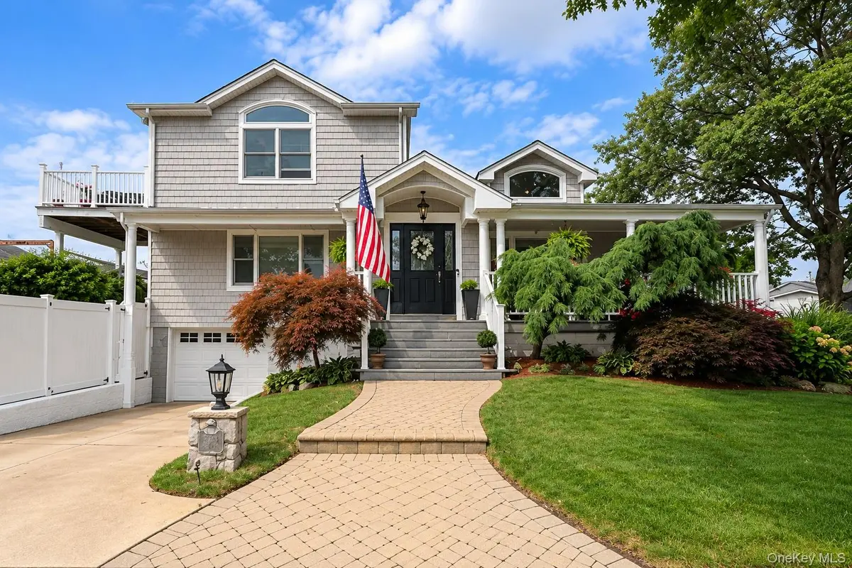 3970 Darby LN, Seaford, NY 11783