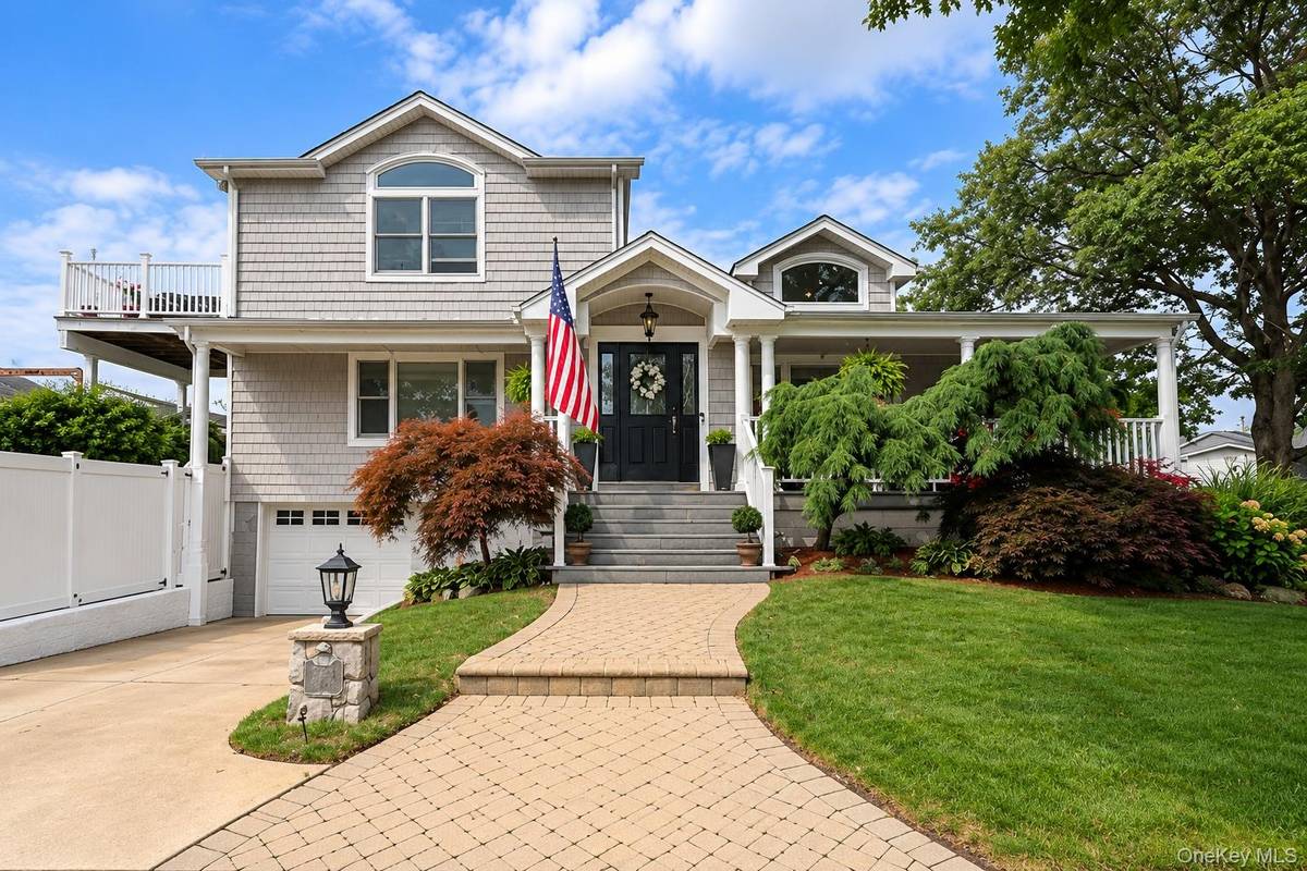 3970 Darby LN, Seaford, NY 11783