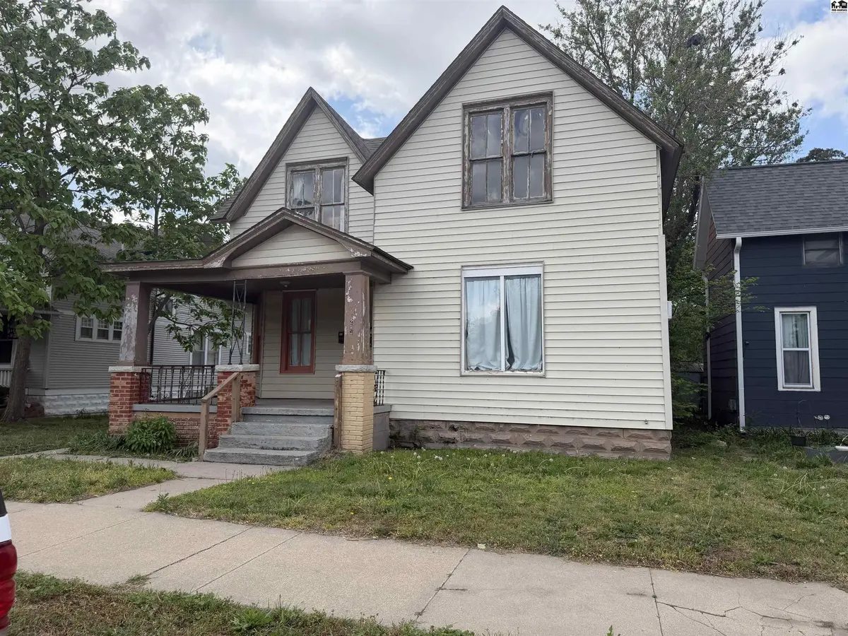 213 W 9th St, Hutchinson, KS 67501