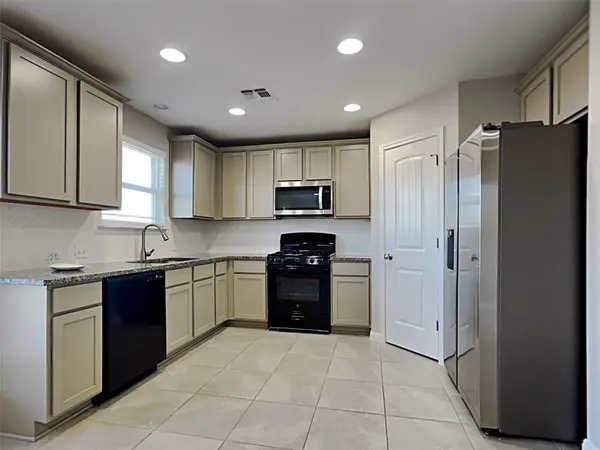 1052 Esplanade PKWY, San Marcos, TX 78666