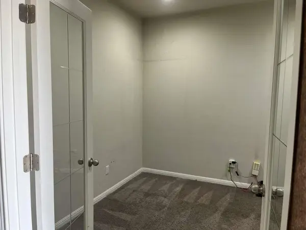 1052 Myrna BND, Leander, TX 78641