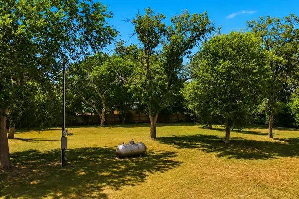 130 Colorado LN, Seguin, TX 78155