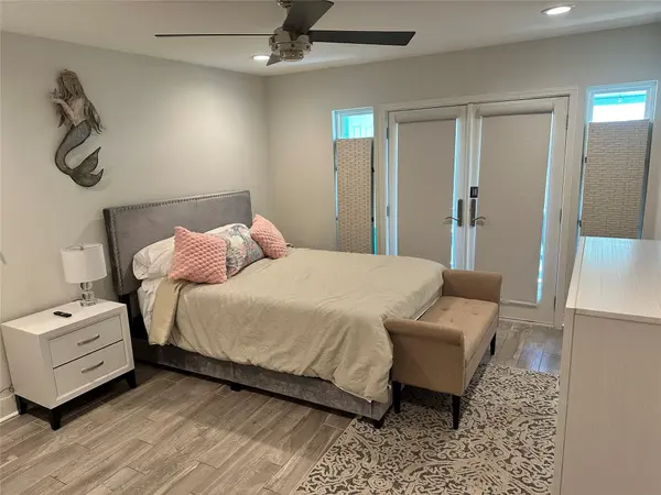 611 Lauderdale DR, Rockport, TX 78382