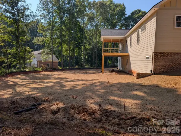 1895 Knolls DR, Newton, NC 28658