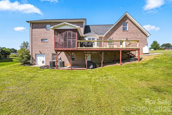 4948 Betty DR NE, Hickory, NC 28601