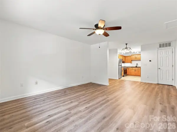 19 Krista CIR #E, Candler, NC 28715