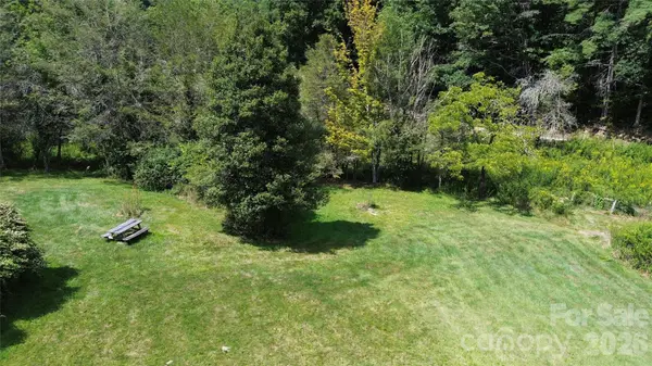 20 Triangle RD, Tuckasegee, NC 28783
