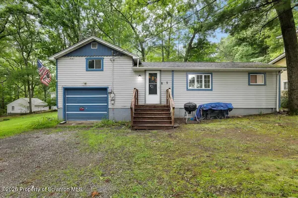 5 1st RD, Hawley, PA 18428