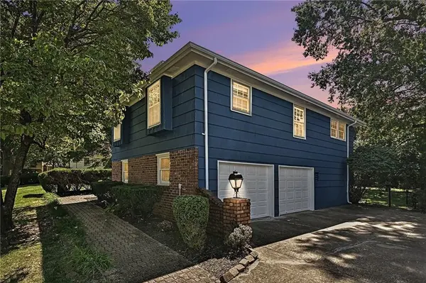 607 Montcrew ST, Kansas City, MO 64114