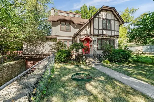 4928 Troostwood RD, Kansas City, MO 64110