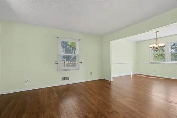 8901 W 98th TER, Overland Park, KS 66212