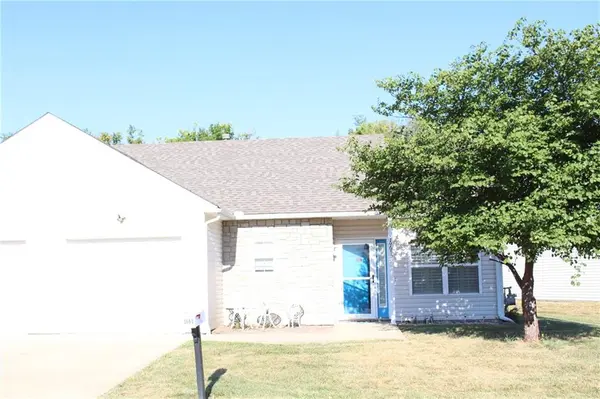 1661 Fall Creek DR, Tonganoxie, KS 66086