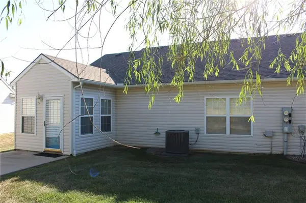 1661 Fall Creek DR, Tonganoxie, KS 66086