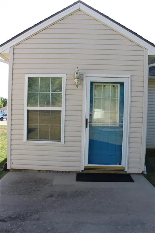 1661 Fall Creek DR, Tonganoxie, KS 66086