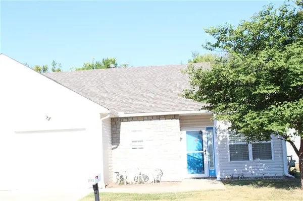 1661 Fall Creek DR, Tonganoxie, KS 66086