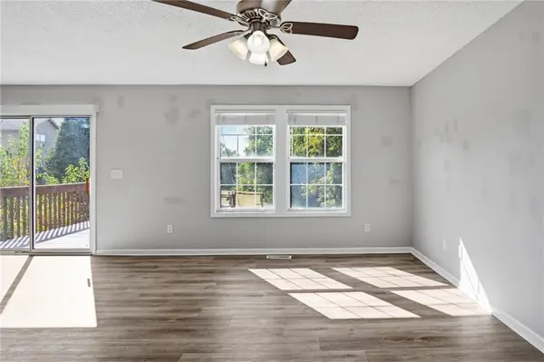 11112 Highview RD, Peculiar, MO 64078