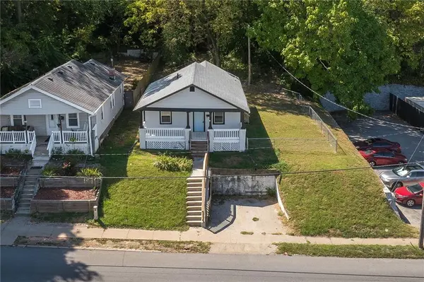 1318 S 22nd ST, St Joseph, MO 64507