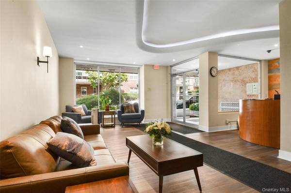 2 Washington SQ #5G, Larchmont, NY 10538