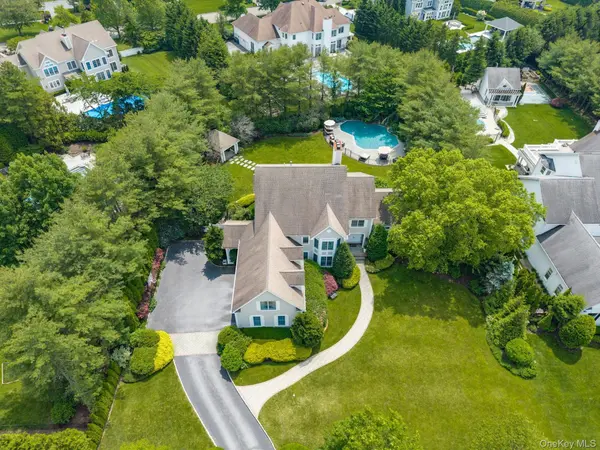 37 Legends CIR, Melville, NY 11747
