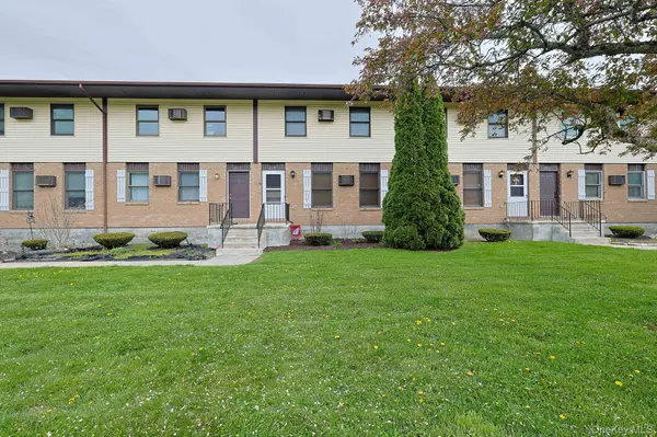 204 Parr Meadow DR #2D, Newburgh, NY 12550