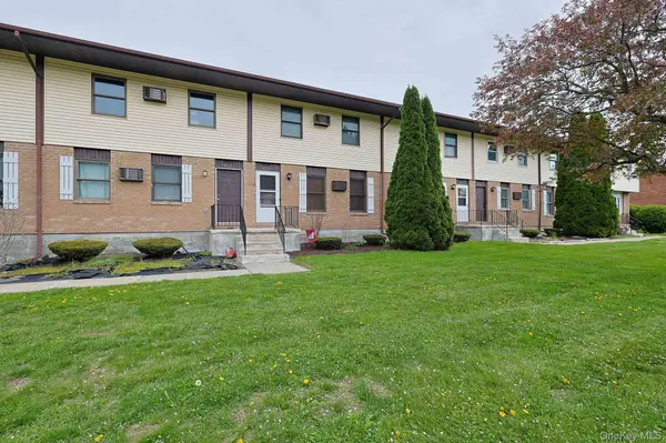 204 Parr Meadow DR #2D, Newburgh, NY 12550