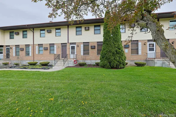 204 Parr Meadow DR #2D, Newburgh, NY 12550