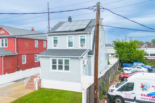 255 Cochran PL, Valley Stream, NY 11581