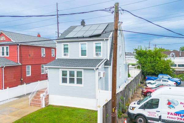 255 Cochran PL, Valley Stream, NY 11581