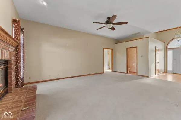 4732 S Grassy CT, New Palestine, IN 46163