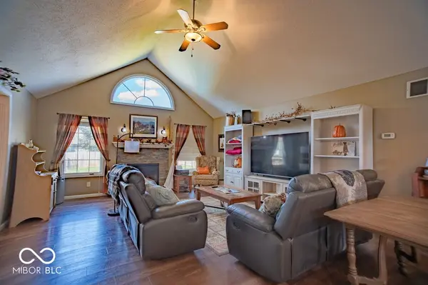 1172 Watertree RD, Terre Haute, IN 47803