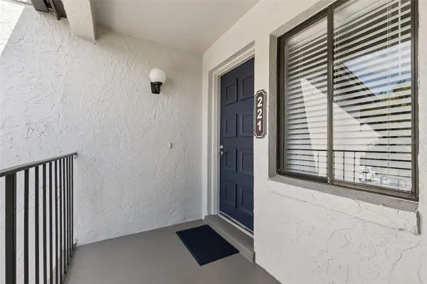 16 ESCONDIDO CIR #221, Altamonte Springs, FL 32701