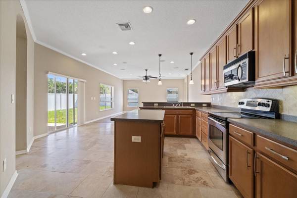 1833 MIRA LAGO CIR, Ruskin, FL, 33570 photo 9