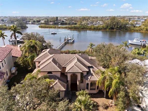 1137 MARINA DR,  Tarpon Springs,  FL 34689