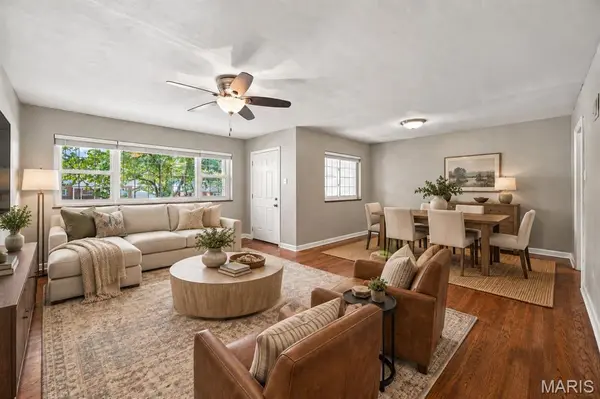 9561 Lodge Pole LN, St Louis, MO 63126