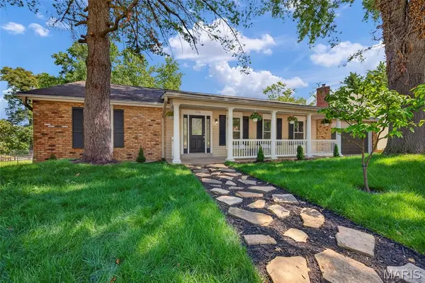 1768 Orchard Hill DR, Chesterfield, MO 63017