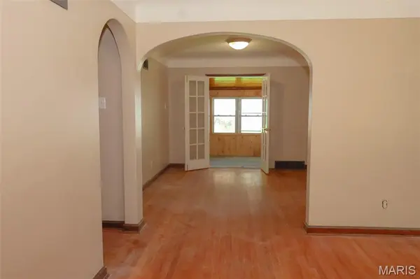 1067 Melvin AVE, St Louis, MO 63137