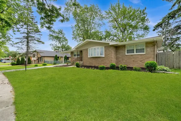 3245 S Manor DR, Lansing, IL 60438