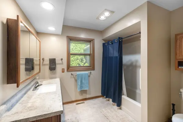 9218 W Wonder Lake RD, Woodstock, IL 60098