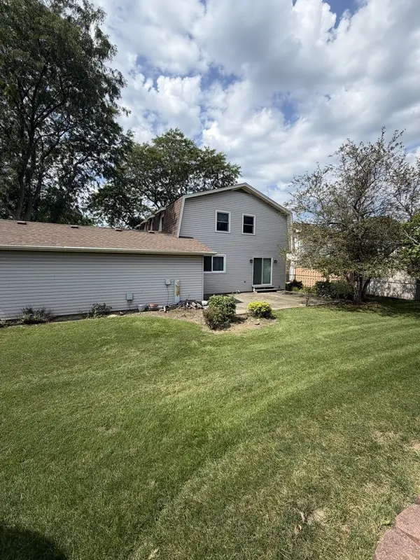 511 Cottonwood LN, Schaumburg, IL 60193