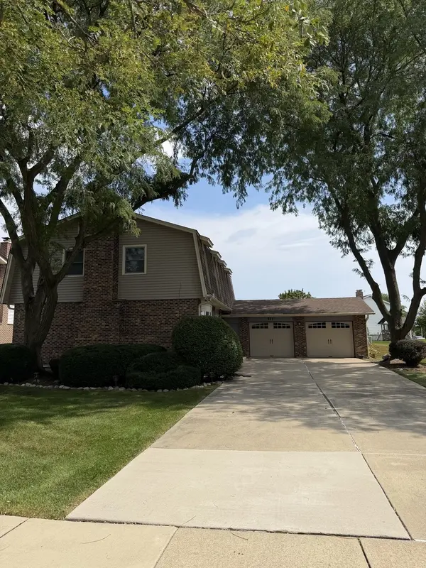 511 Cottonwood LN, Schaumburg, IL 60193