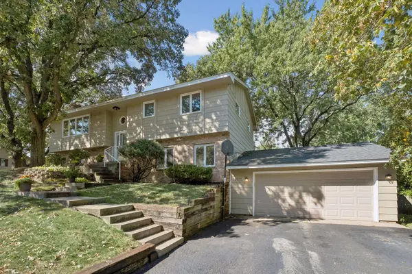 16015 Oak Shore DR, Lakeville, MN 55044