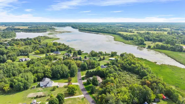 31795 Lakeway DR NE, Cambridge, MN 55008