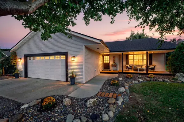 31795 Lakeway DR NE, Cambridge, MN 55008