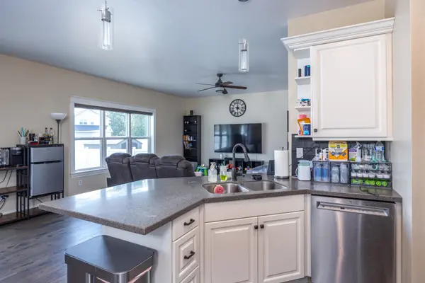 532 PATRICK LN, Pulaski, WI 54162